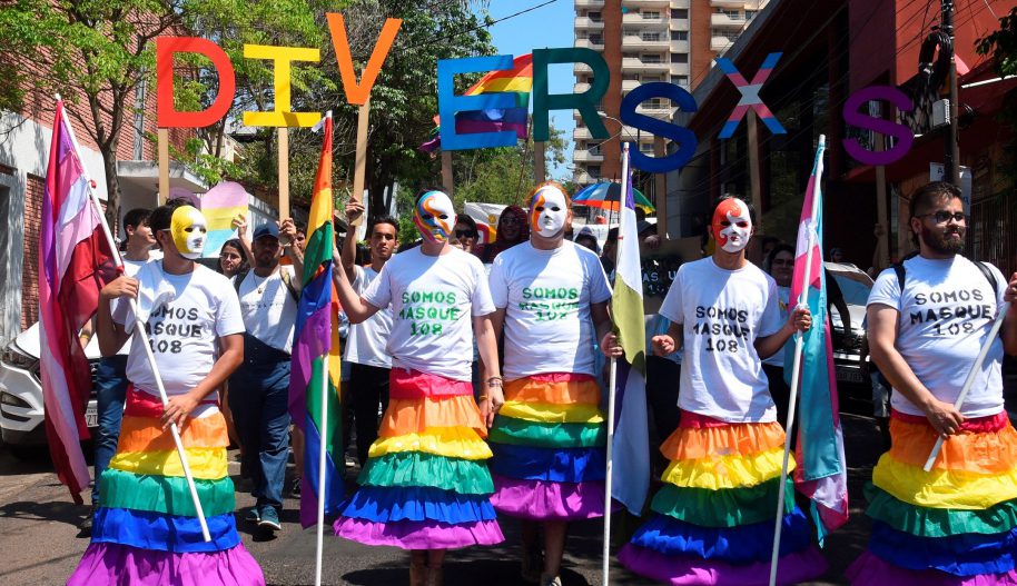 Amnesty International ЛГБТ марша в Парагвае.