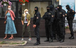 Власти Беларуси преследуют протестующих женщин Amnesty International.