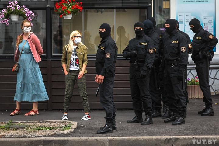 Власти Беларуси преследуют протестующих женщин Amnesty International.