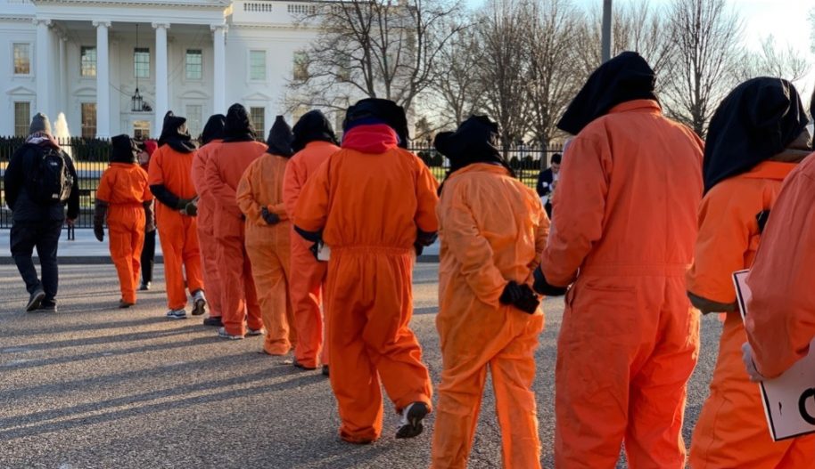 Amnesty International призывает закрыть центра заключения в Гуантанамо.