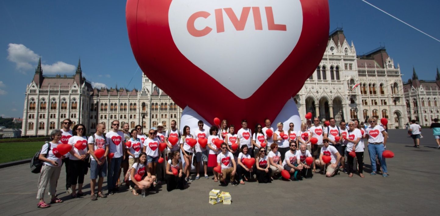 Венгерский закон против НКО отменен Amnesty International.