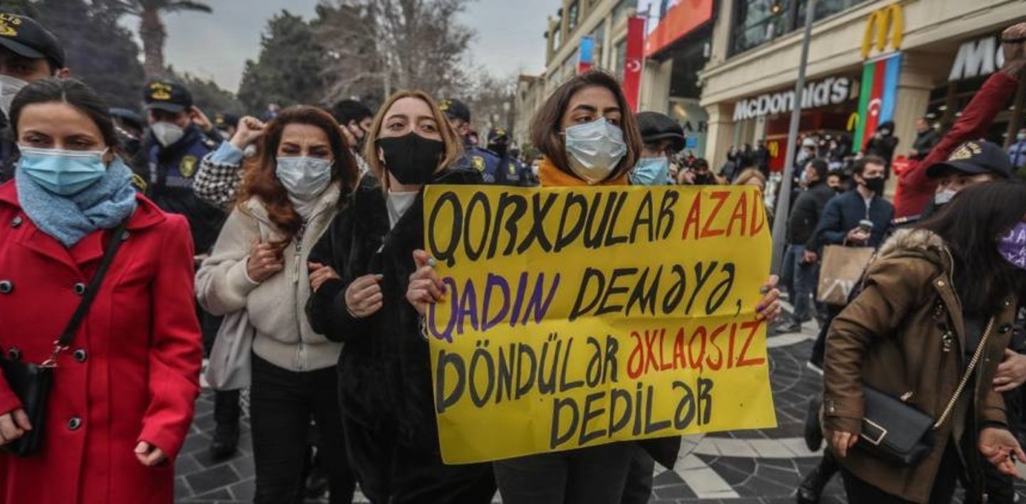 Азербайджанские активистки шельмуют сети Amnesty International.