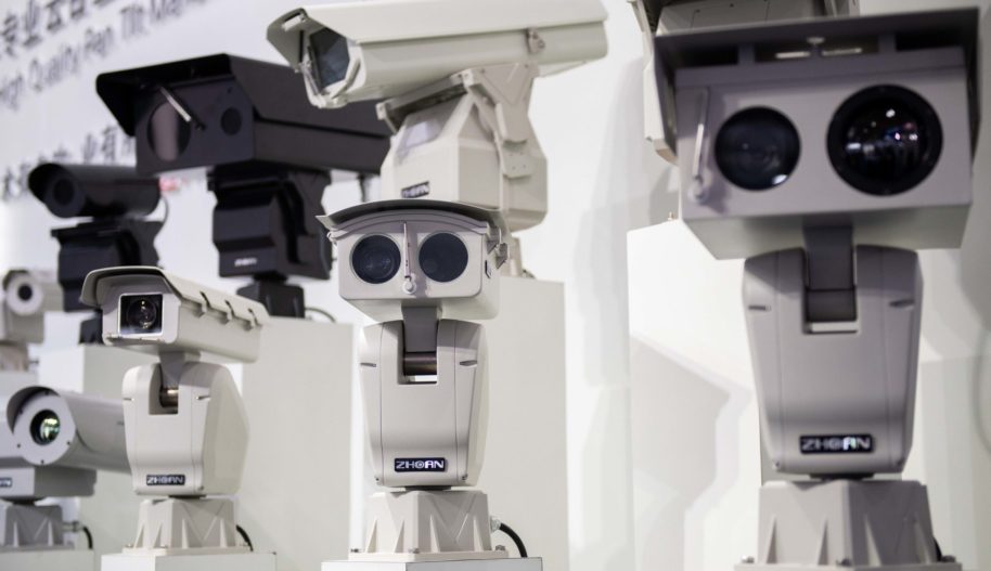 Amnesty International призывает запретить биометрическое наблюдение и слежку.