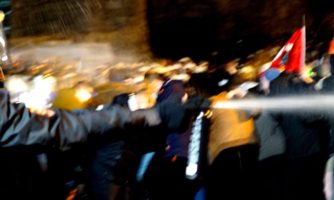 Турецкие власти отвечают на протесты против ареста мэра Стамбула репрессиями. Amnesty International требует немедленного прекращения насилия