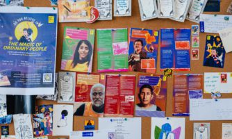 Amnesty International уюмунун жыл сайын өтүүчү “Каттар марафону” 2025 өнөктүгү адамзаттын укук бузууларды кантип жеңе аларын көрсөтөт